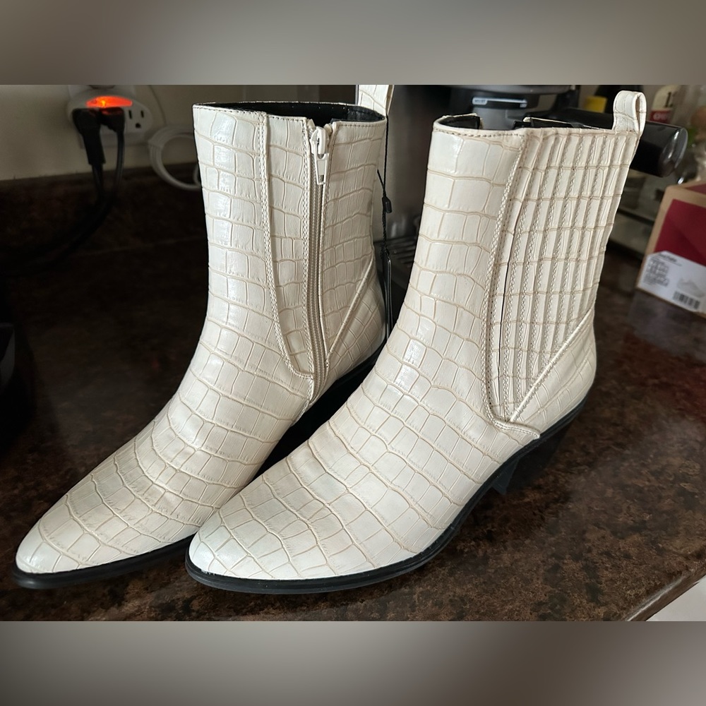 Brand new, never worn Vero Moda faux snake boots